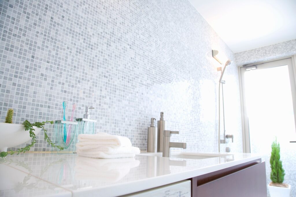 7 Simple and Effective Tips for a Quick Bathroom Refresh